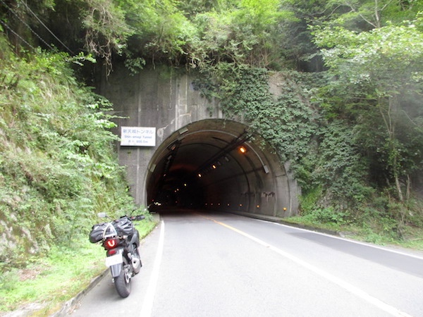 天城峠新道のトンネル