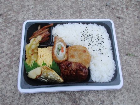 夕食の「コンビニ弁当」