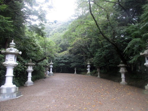 香取神宮の参道を歩く