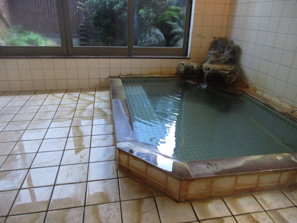 四倉舞子温泉「よこ川荘」の湯に入る
