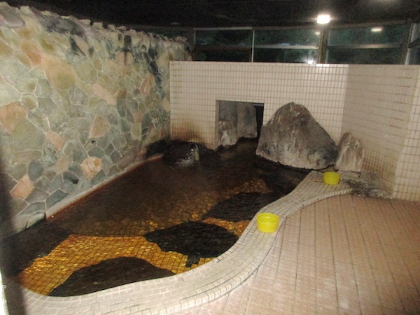 新菊島温泉の朝湯に入る