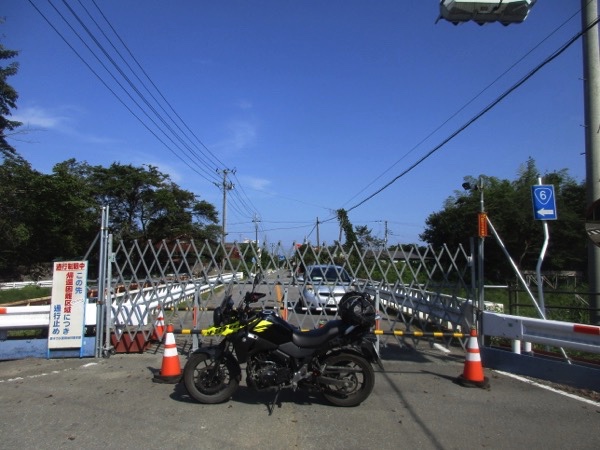 富岡の帰還困難地域のゲート。町が分断されている