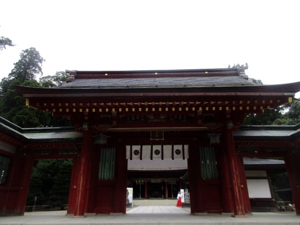 志波彦神社の神門