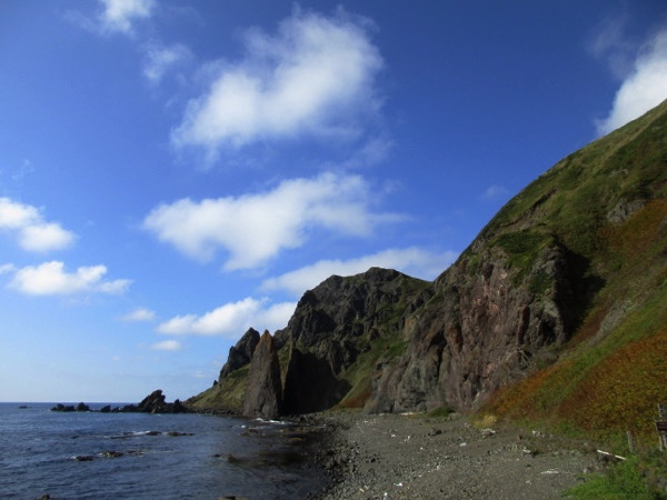 断崖絶壁が連続する礼文島の西海岸