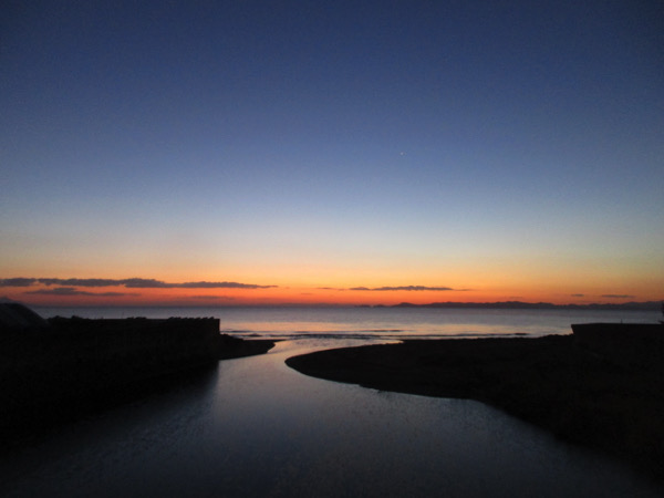 津軽半島から見る陸奥湾の夜明け