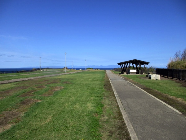 津軽海峡の高野崎。岬はキャンプ場になっている