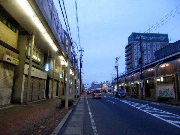 夕暮れの十和田の町