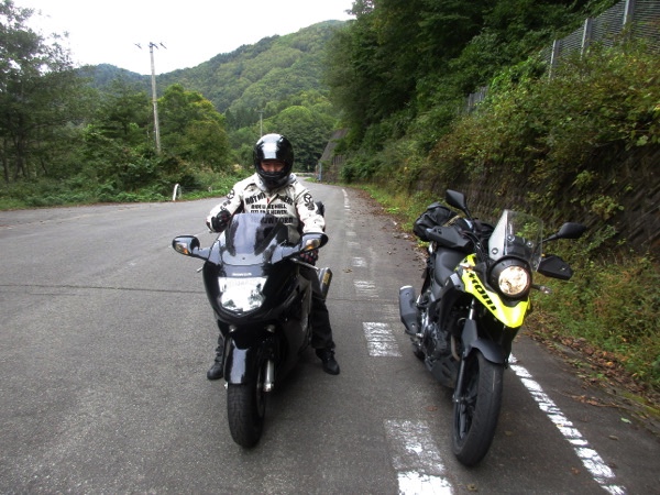 国道121号で山形・福島県境の白布峠を目指す