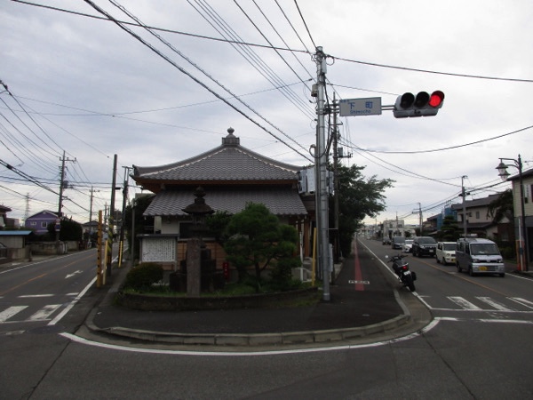 倉賀野宿の追分。右が中山道、左は日光例幣使街道
