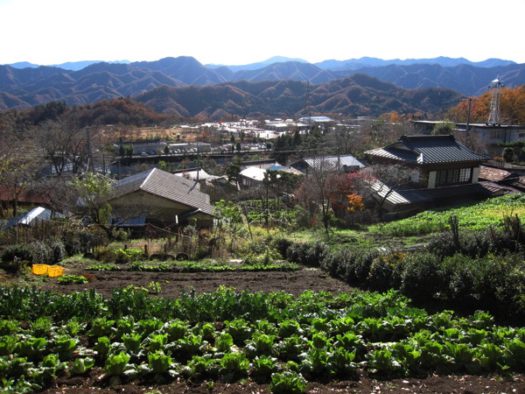 旧甲州街道からの眺め。胸にしみる山里の風景