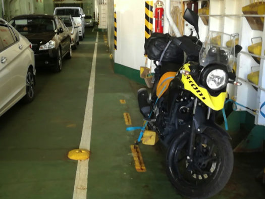 伊勢湾フェリー「鳥羽丸」の車両甲板