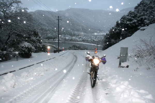 「300日3000湯」の第73日目。大雪の国道162号で小浜（福井県）に向かう。