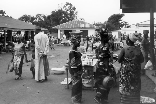 ギニア国境の町ガンタの市場