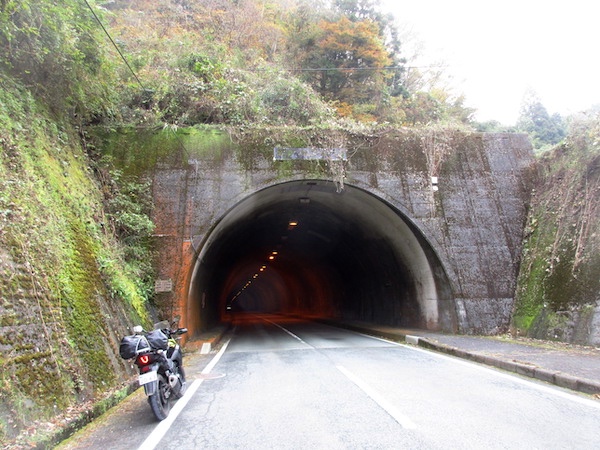 国道439号の郷ノ峰峠のトンネル