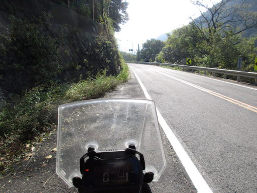 香川・徳島県境の猪ノ鼻峠を登っていく