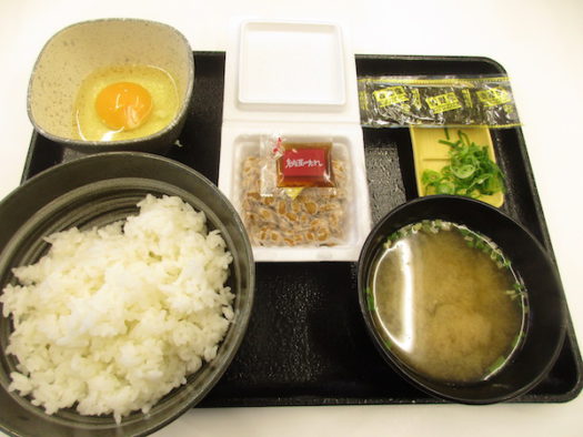 「吉野家」の「納豆定食」を食べる