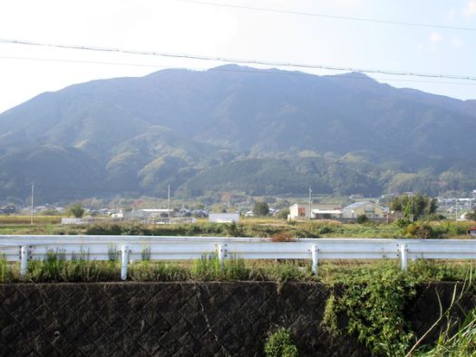 国道24号で奈良県に入ると金剛山がよく見える